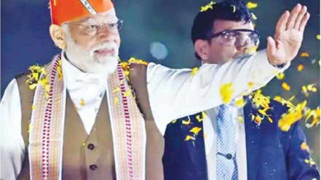 76 के मोदी, आज जलेंगे आशीर्वाद के दीये