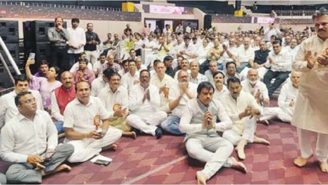आचार्य के सानिध्य में ब्रह्मलिपि सत्कार समारोह