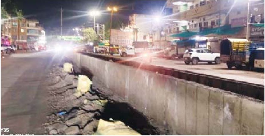 आधे से ज्यादा हिस्से में सुरक्षा डिवाइडर की दिखने लगी झलक