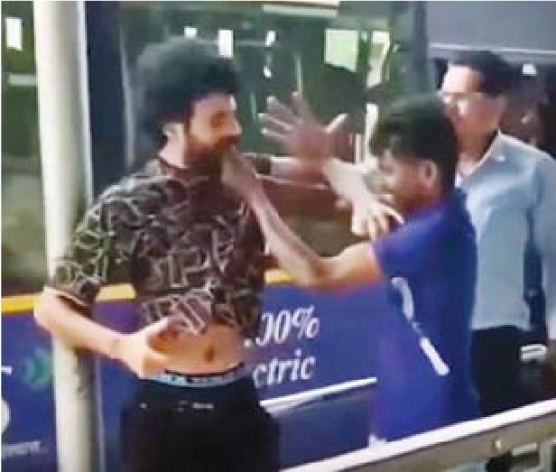 आई बस में विवाद…कंडक्टर और यात्री के बीच मारपीट