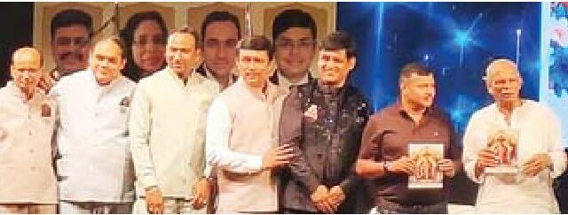 अग्र बंधु रहे गीतों की मेहफिल में मौजूद