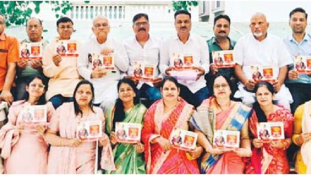 अग्रबंधुओं ने दिया खजराना गणेश को निमंत्रण
