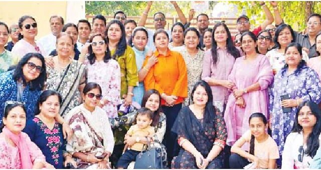 अग्रवाल समाजजनों ने देखी चिड़ियाघर पहुंचकर फिल्म