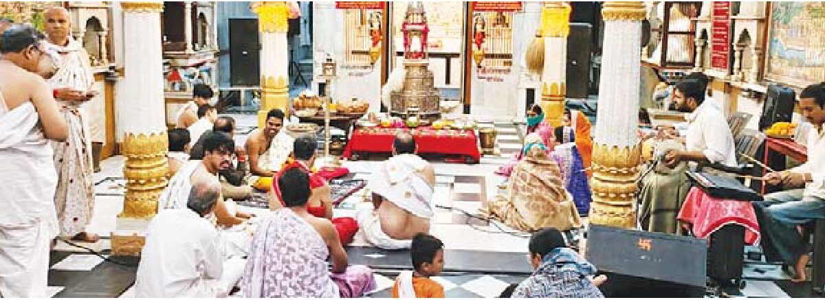 अजितनाथ लाल मंदिर में अठारह अभिषेक