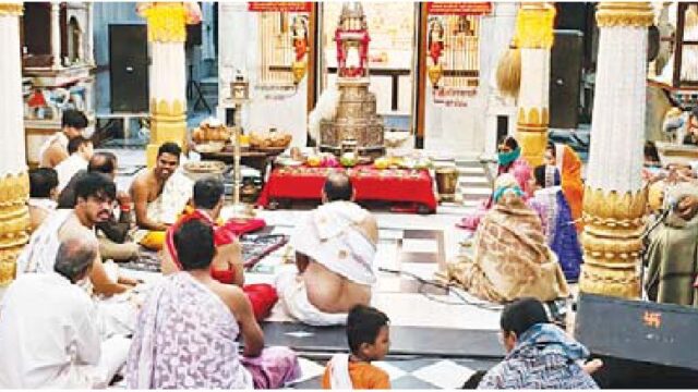 अजितनाथ लाल मंदिर में अठारह अभिषेक