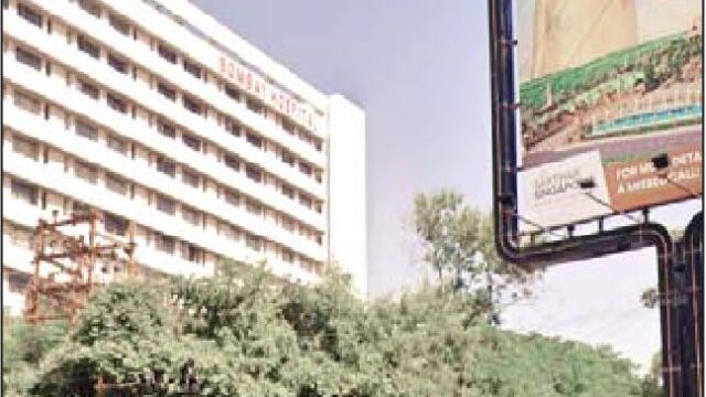 बाम्बे हॉस्पिट से निपानिया स्क्वेयर तक साों पुरानी सर्विस रोड का अब होगा उद्धार