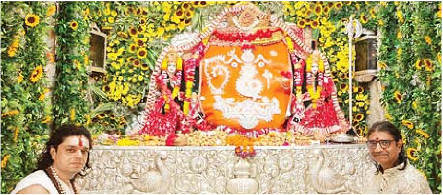 बप्पा को लाने के लिए पहुंचे श्रद्धालु, घरों में भी मातृशक्तियों ने की आराधना की तैयारी खजराना बाबा को लगा भोग, ध्वजा पूजन करने पहुंचे अधिकारी