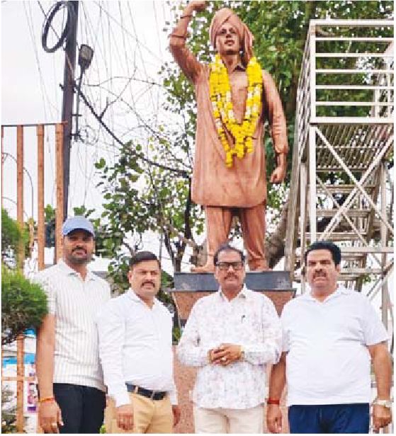 भगत सिंह के नाम तिरंगा यात्रा