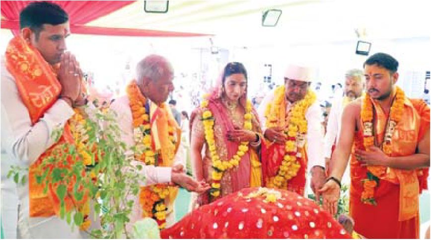 भागवत और कलश यात्रा में मौजूद रहे भाजपाई