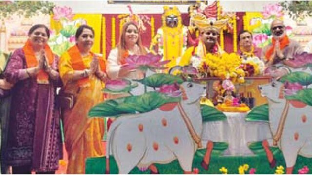भागवत कथा के समापन पर पहुंचे श्रद्धालु