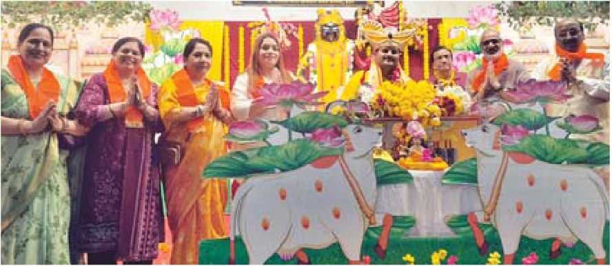 भागवत कथा के समापन पर पहुंचे श्रद्धालु