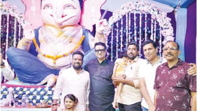 भाजपाई पुरस्कार वितरण में मौजूद रहे