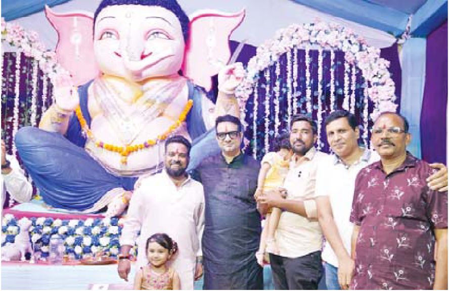 भाजपाई पुरस्कार वितरण में मौजूद रहे