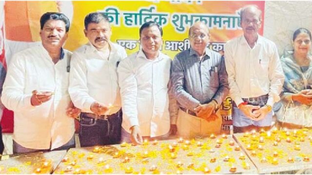 भाजपाइयों ने लगाया 76 किलो लड्डुओं का भोग