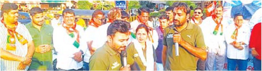 भाजपाइयों ने नुक्कड़ नाटक से बताई सरकारी योजना
