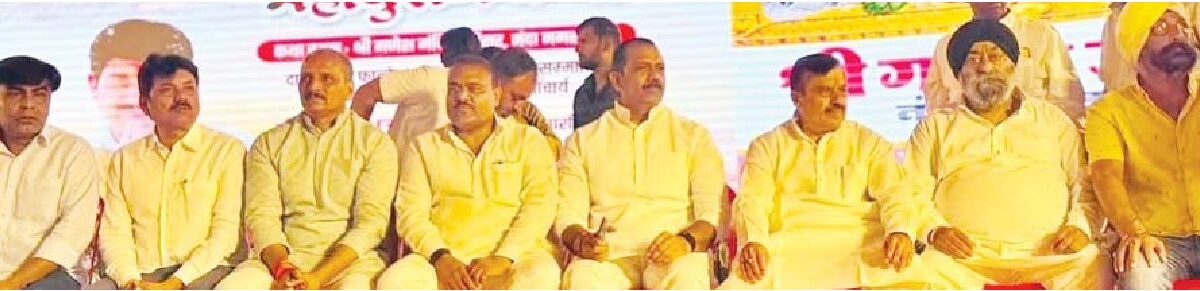 भाजपाइयों के पंडाल में निमंत्रण पर पहुंचे कांग्रेसी