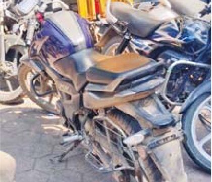बिना नंबर प्लेट मिले वाहन की थाना में पहले से एफआईआर
