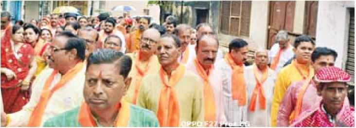 भाजपा नेता पहुंचे कथा का लाभ लेने
