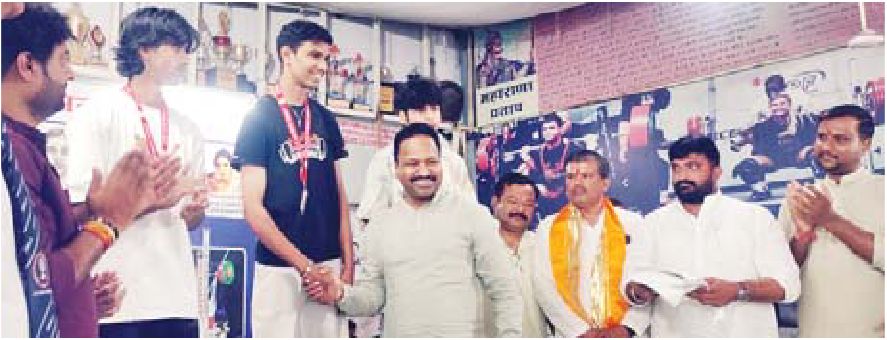 बुद्धदेव सिन्हा ने 732.5 किग्रा वजन उठाकर मारी बाजी