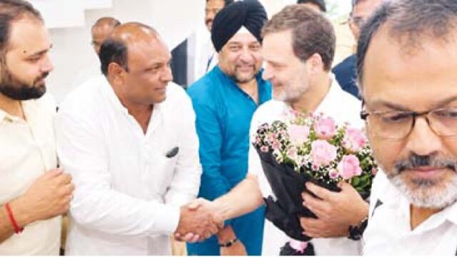 चड्ढा और खान ने भी किया स्वागत
