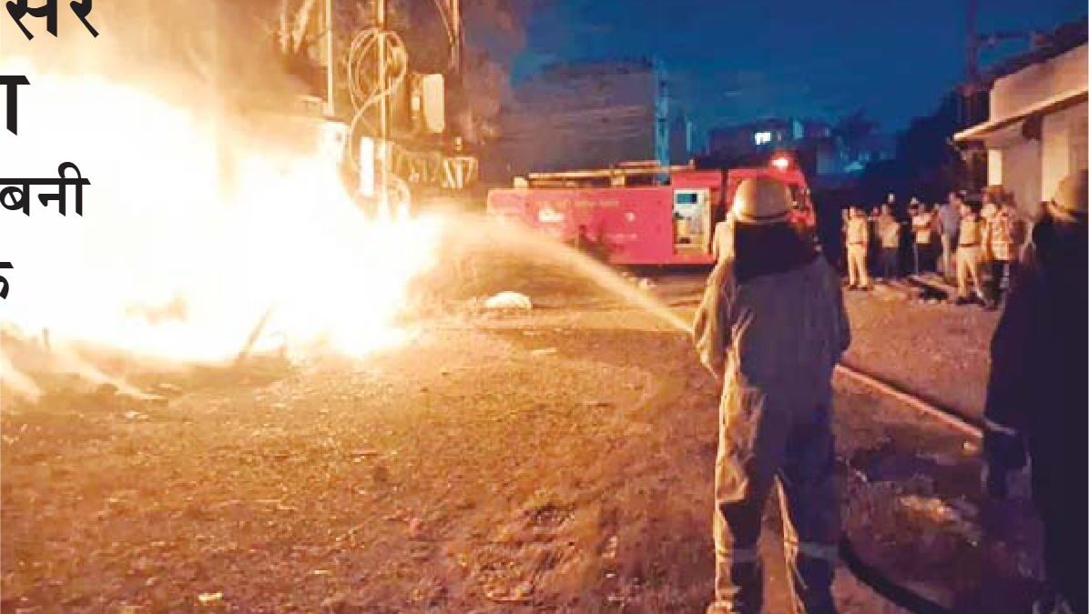 छावनी मंडी परिसर में भीषण आग बारदान गोदाम के पास बनी झोपड़ी जलकर खाक