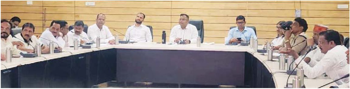कलेक्टर ने ली झांकी एवं अखाड़ा संचालकों की बैठक