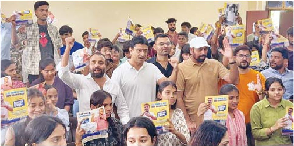 कॉलेज कैंपस से कॉफी शॉप तक ‘छात्रों की गूंज’