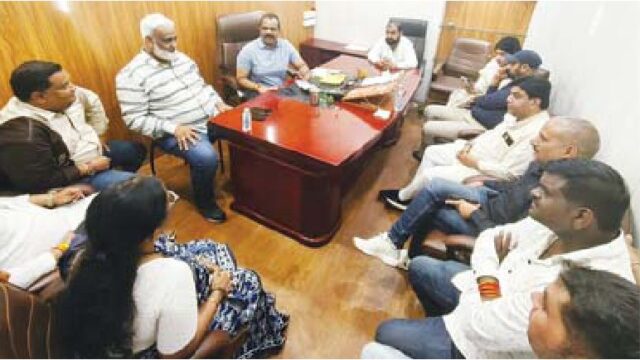 कांग्रेस ने की कार्यकारिणी और पार्षद दल की बैठक