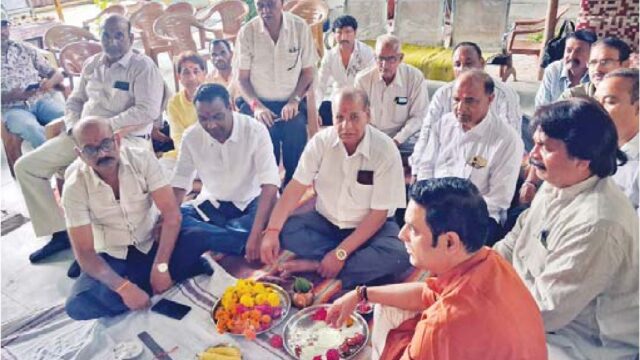 कांग्रेस नेता ने शुरू कराया रावण का निर्माण
