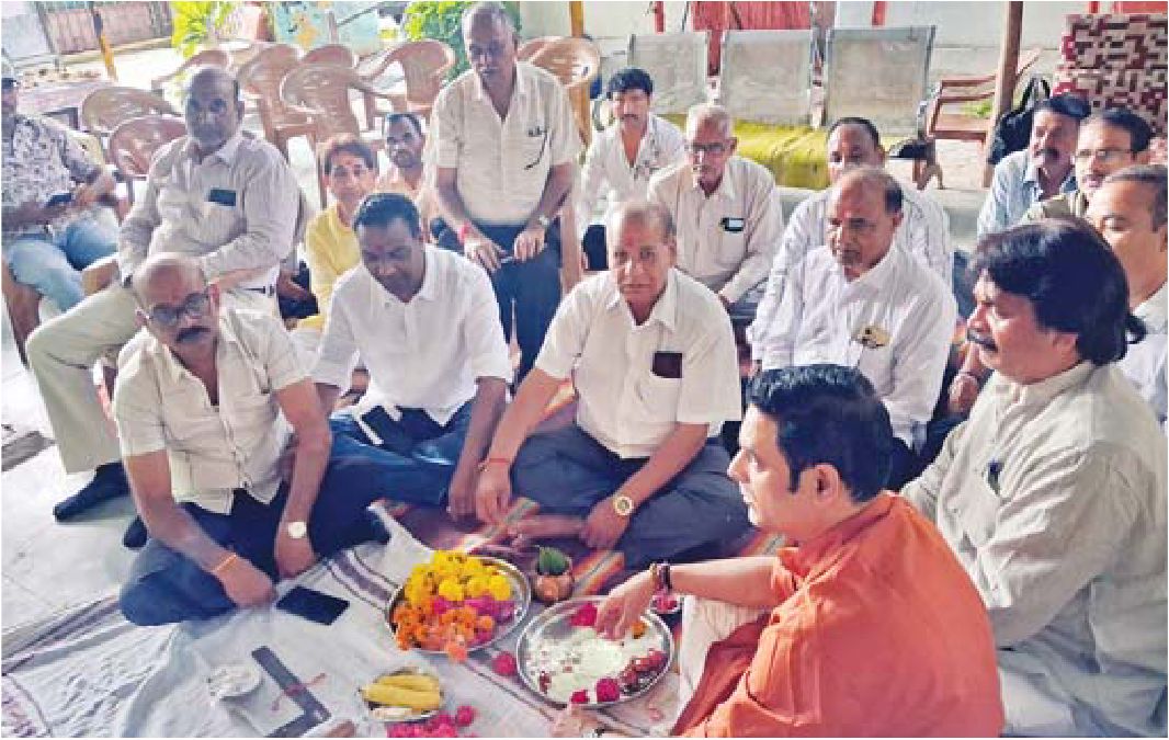 कांग्रेस नेता ने शुरू कराया रावण का निर्माण