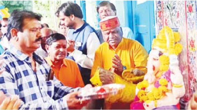कांग्रेस नेताओं ने की मालवा मिल में शिरकत