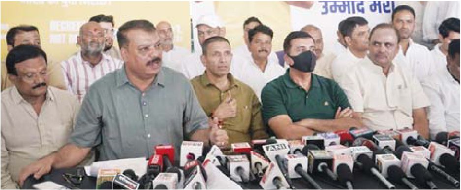 कांग्रेस के तीन दिग्गजों ने की मीडिया से चर्चा