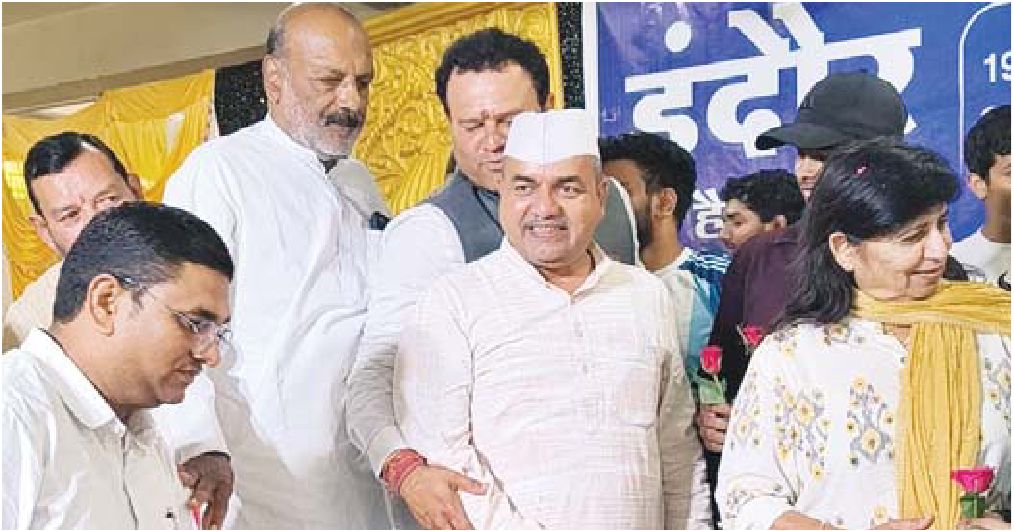 दीपक के लिए टेबल लगी तो लोगों ने युवक कांग्रेस ने वेबसाइट कहा खाने का भी आयोजन है क्या लांच कर दी चेतावनी