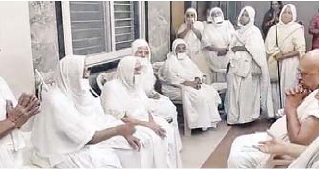दो संतों का मिलन जैन समाजजनों ने देखा