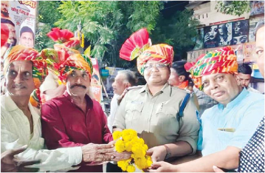 डोल ग्यारस के सफल जुलूस के बाद पुलिस का सम्मान
