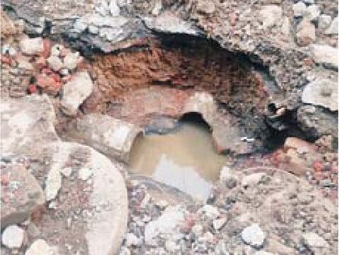 ड्रेनेज लाइन डालने में नर्मदा लाइन फोड़ी