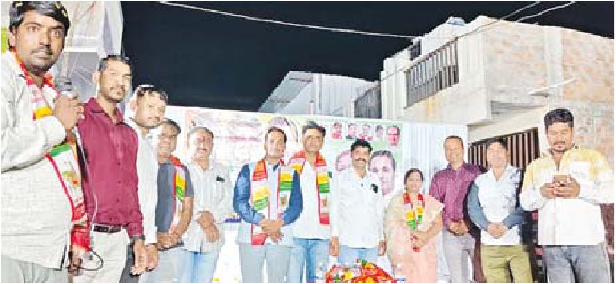 ड्रेनेज लाइन कार्य होने पर पार्षद का सम्मान