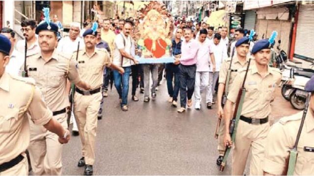 फर्स्ट बटालियन व होलकर परिवार के गणेश