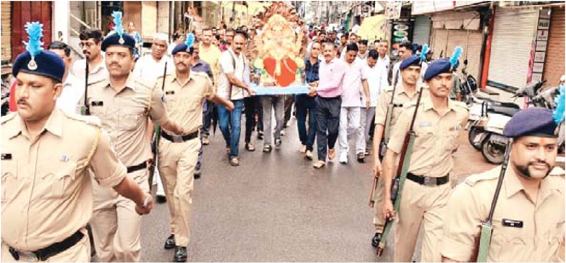 फर्स्ट बटालियन व होलकर परिवार के गणेश