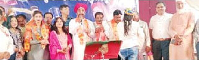 फाउण्डेशन म्यूजिकल ग्रुप ने दी प्रस्तुति