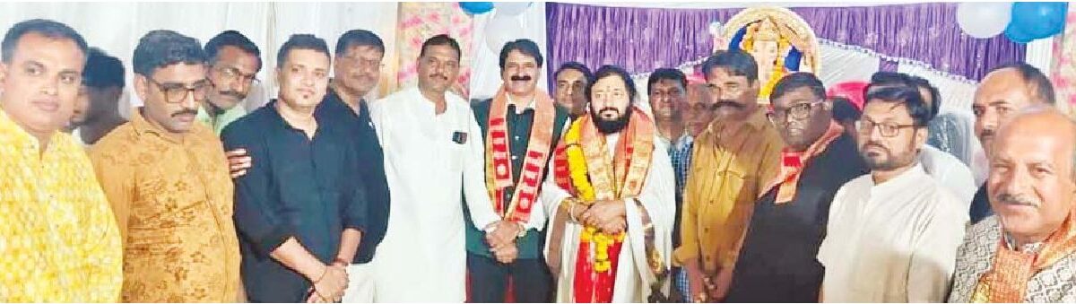 गणपति बाबा की आराधना में पहुंचे कांग्रेसी