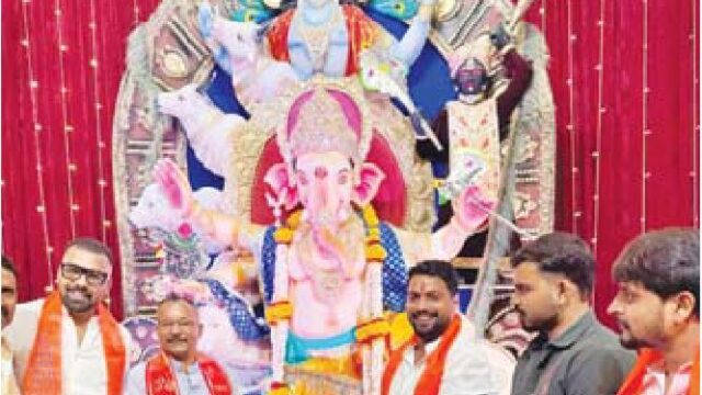 गणेश पांडाल में पहुंचे भाजपाइयों का हुआ सम्मान