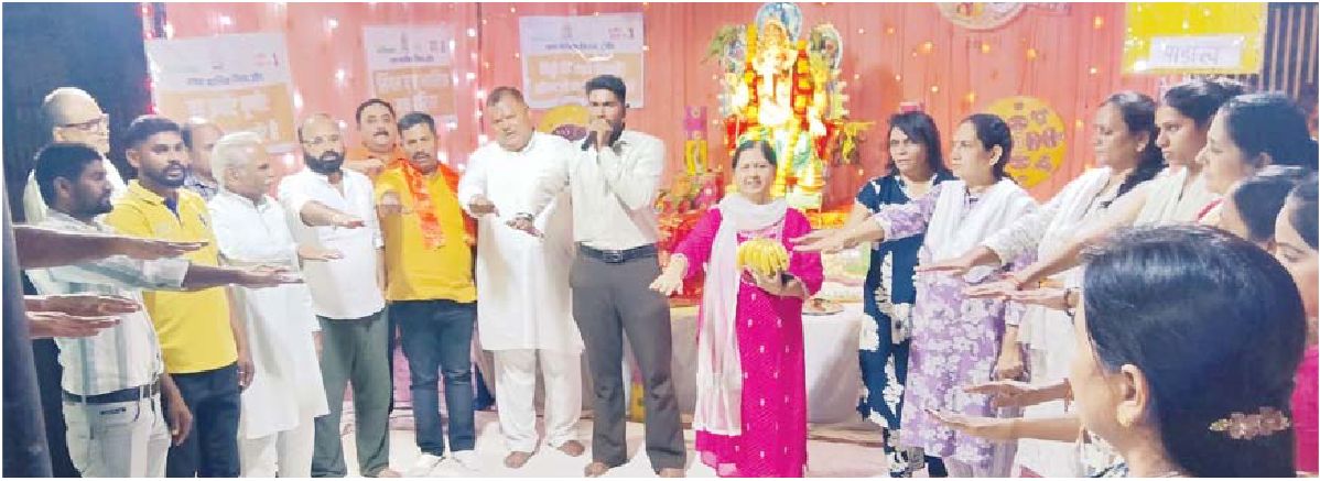 गणेशजी के भक्तों को मिले प्लास्टिक के बदले पौधे