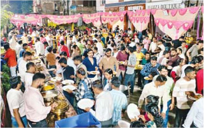 गणेशजी के पंडाल में भजन संध्या