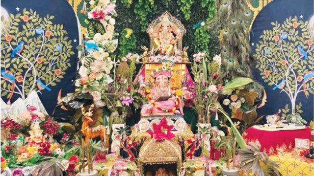 गणेशजी के लिए सजाई झांकी