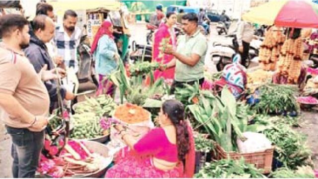 आज गणेशजी के साथ शिव-पार्वती की भी आराधना