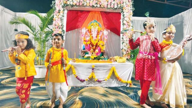 गणेशोत्सव प्रतियोगिता में पहुंचे प्रतिभागी