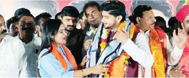गौरव वर्मा को बधाई देने प्रदेश महिला कांग्रेस अध्यक्ष पहुंची