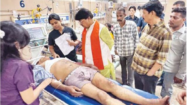 घायल से मिले मंत्री