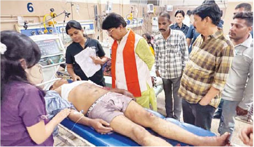 घायल से मिले मंत्री
